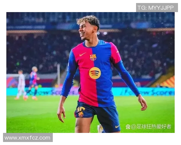 《聚焦足球写真:球星风采与赛场背后的真实故事》 《聚焦足球写真:球星风采与赛场背后的真实故事》