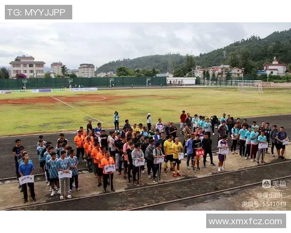 彝族足球球星英姿展现民族力量与运动精神风采 彝族足球球星英姿展现民族力量与运动精神风采