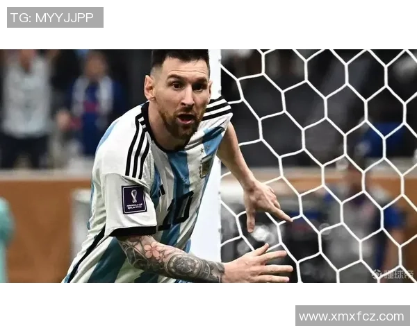 帕尼尼推出梅西亲签球星卡 引发收藏热潮成足球界新焦点 帕尼尼推出梅西亲签球星卡 引发收藏热潮成足球界新焦点