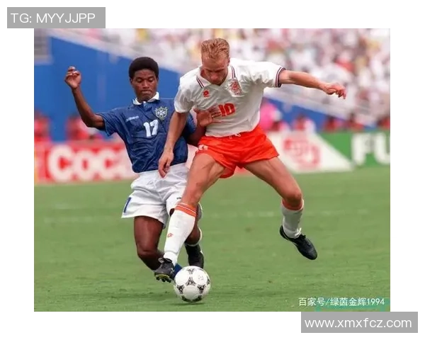 足坛巨星同志精神风采与绿茵场传奇故事的深度剖析